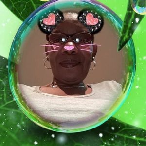 Meet your Posher, Angela